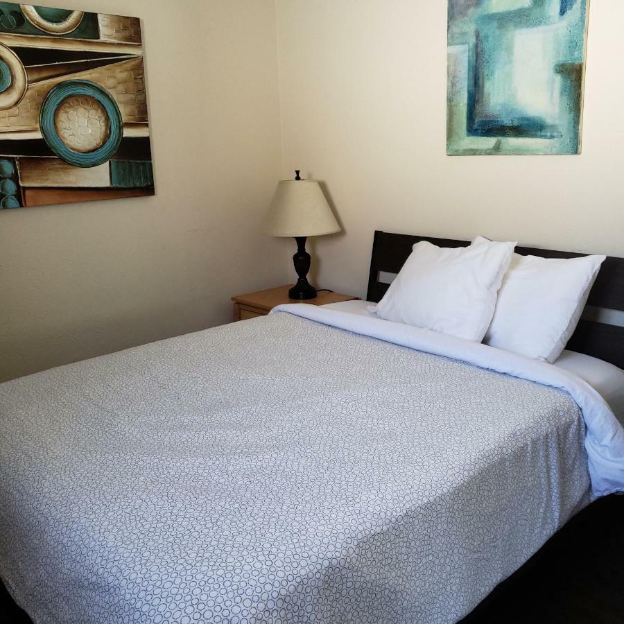 Mountainside Comfort Sleeps 4 - 5 Min To Golf & Ski Leilighet Kimberley Eksteriør bilde